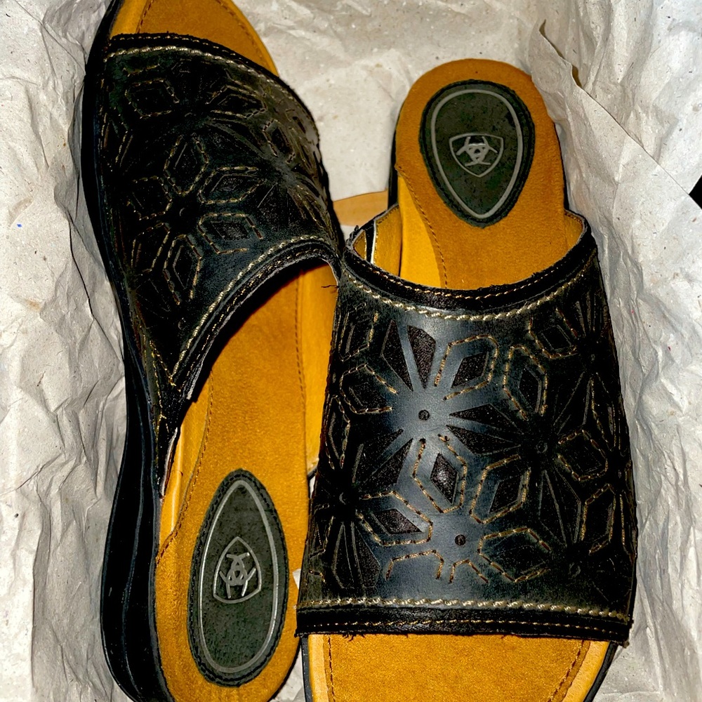 Ariat Women’s Daphne size 7 Charcoal Sandal